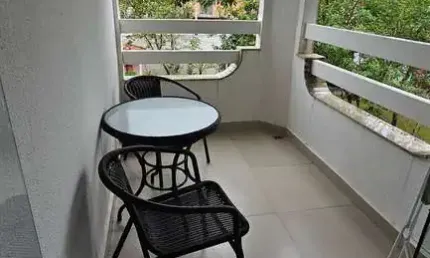 Apartamento  a 500 metros da praia do sapê, com 2 dormitorios, 1 suíte