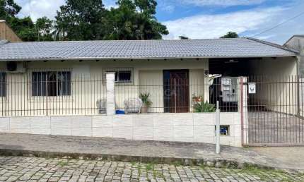 Casa com 3 quartos à venda na Rua Waldir Medeiros, 345, Água Verde, Blumenau, 151 m2 por R$ 689.000