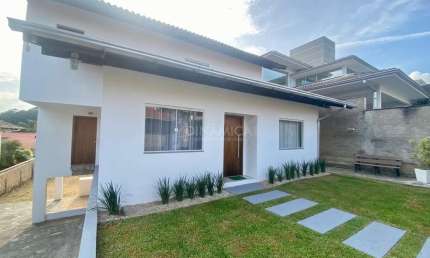 Casa com 3 quartos à venda na Rua Adécio Gonçalves, 168, Velha, Blumenau, 212 m2 por R$ 1.476.600