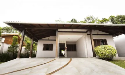 Casa com 4 quartos à venda na Niterói, 203, Margem Esquerda, Gaspar, 230 m2 por R$ 850.000