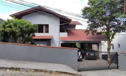 Casa com 3 quartos à venda na Rua Willy Koenig, 30, Velha, Blumenau, 182 m2 por R$ 850.000