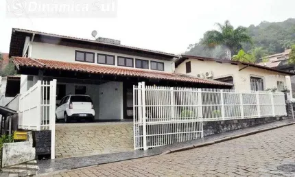 Casa com 4 quartos à venda na Tijucas, 135, Velha, Blumenau, 261 m2 por R$ 1.300.000