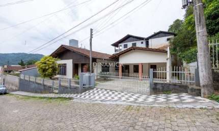 Casa com 4 quartos à venda na Rua Maceió, 383, Garcia, Blumenau, 210 m2 por R$ 950.000
