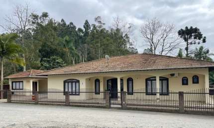 Casa com 4 quartos à venda na Edmundo Teske, 40, Centro, Braço do Trombudo, 260 m2 por R$ 770.000