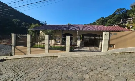 Casa com 2 quartos à venda na rua antônio hank, 65, valparaíso, blumenau, 96 m2 por r$ 490.000