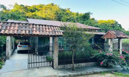 Casa com 3 quartos à venda na Rua Gregório Peron, 82, Testo Salto, Blumenau, 211 m2 por R$ 650.000