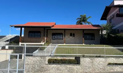 Casa com 3 quartos à venda na rua gerson valdir bressanini, 39, badenfurt, blumenau, 195 m2 por r$ 830.000