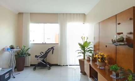 Casa para Venda em Belo Horizonte, Heliópolis, 4 dormitórios, 1 suíte, 4 banheiros, 2 vagas