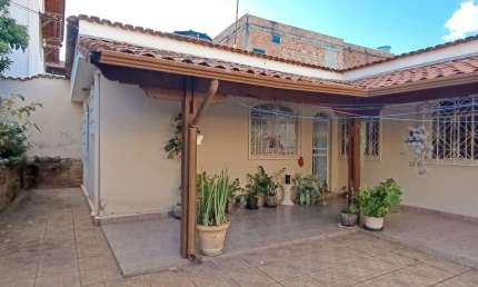 Casa para Locação em Belo Horizonte, Jardim Guanabara, 2 dormitórios, 1 banheiro, 2 vagas