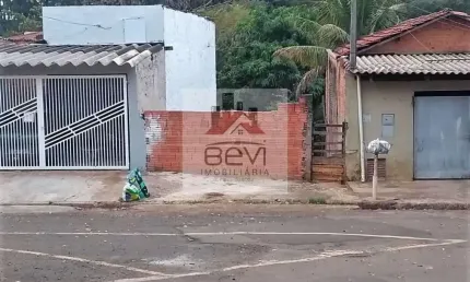 Terreno com declive com ótima localização; oportunidade!