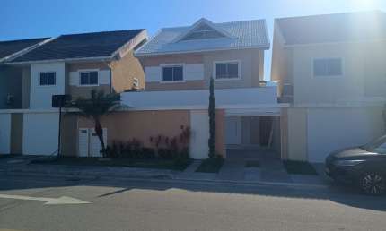 LINDA CASA  A VENDA EM VARGEM PEQUENA COM 5 QUARTOS 4 SUÍTES, 1 QUARTO NO TERREO EM COND. CLUBE !
