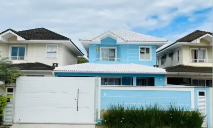 Linda casa Venda Vargem Pequena, com 3 Suítes, sala 2 Ambientes, churrasqueira, Piscina, em um belo Cond. Clube !
