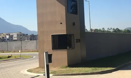 Lindo lote a venda de esquina ( LEGALIZADO ) no Recreio Dos Bandeirantes no Condomínio Villa Blanca 2 no Recreio dos Bandeirantes , Condomínio Clube com um belo lazer para a sua família !