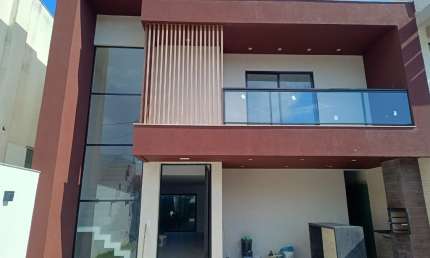 VENDO LINDA CASA CONTEMPORÂNEA EM VARGEM PEQUENA COM 4 SUÍTES SENDO 1 NO TÉRREO, BELO COND. CLUBE