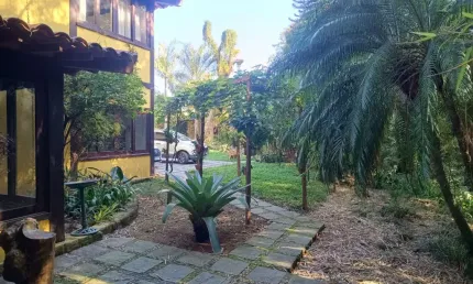Vendo linda casa em Vargem Pequena 5.400 m² de terreno, com 723 m² de área construída 5 suítes, sala com 4 ambientes, bar e adega subterrânea, Piscina e churrasqueira !