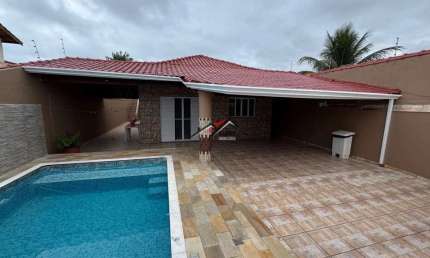 Belíssima Casa Térrea com Piscina à Venda em Peruíbe – R$ 570.000,00