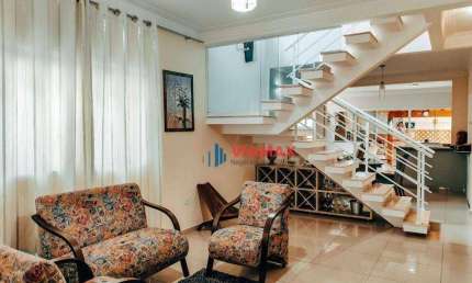 Sobrado numa ótima localização situado no Villa Branca