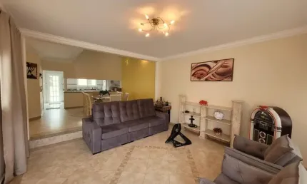 Lindo Sobrado a venda 3 Dorms sendo 1 suíte 394m² com 4 vagas - Em São Bernardo do Campo - SP.