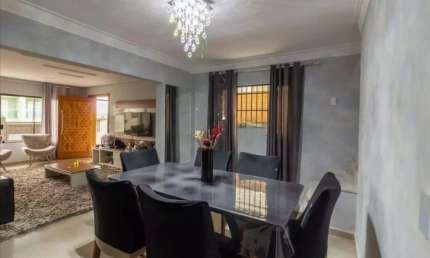 Lindo sobrado a venda 3 Dorms 1 suíte 220m² - 5 vagas - em bairro Utinga - Santo André - SP.