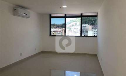 Excelente sala comercial em prédio novo junto a Saens Peña