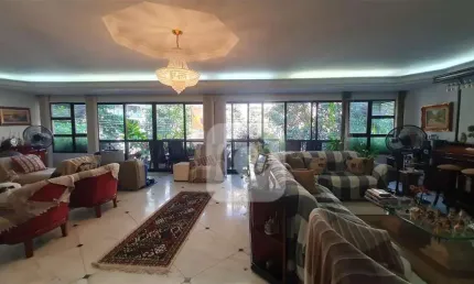 Imóvel na Tijuca, 4 quartos. Rua Nobre, próximo ao metrô.