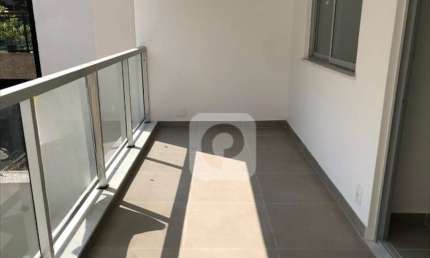 Excelente apartamento de 3 quartos, varanda, vaga, próximo metrô. Primeira Locação!