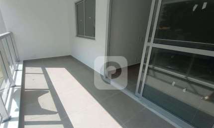 Cobertura Duplex, com 3 quartos e duas vaga , junto ao metrô! Primeira locação!