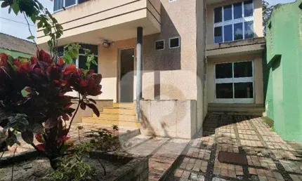 Excelente casa comercial para vários tipos de atividades