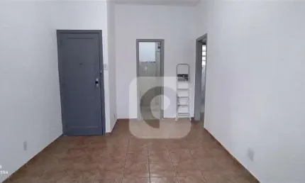 2 quartos, condomínio barato à três quadras da estação do metrô saens peña.imperdível.