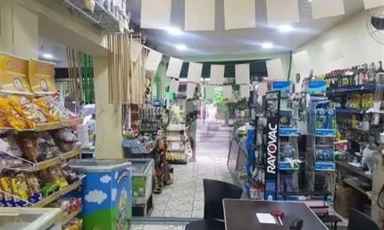 Loja comercial frente de rua , junto à  haddock lôbo.