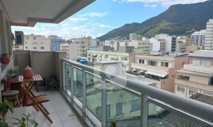 Belíssimo apartamento de 68m² em área nobre da Tijuca; com vista livre em todas as janelas.