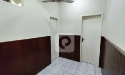 Quarto e sala em prédio junto ao metrô da Cinelândia