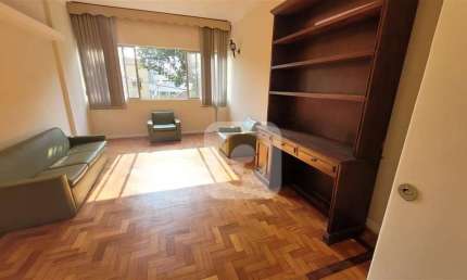 Apartamento de 2 quartos, com vaga. Localização especial, tranquila e segura.