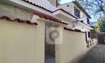 Casa em Vila na área nobre do Grajaú, 2 quartos com suíte.