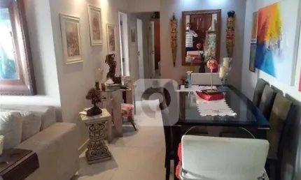 Descubra o seu lar na Tijuca! Apartamento de 3 quartos com 2 vagas em prédio completo!