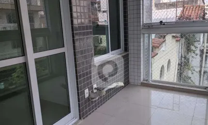 Apartamento novo em excelente localização – claro, arejado e confortável!
