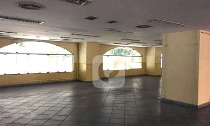 Loja de 300m² - Centro, Andar inteiro! O Sonho dos Seus Negócios!