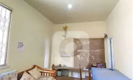 Casa de dois andares, tipo apartamento, sem condomínio e IPTU