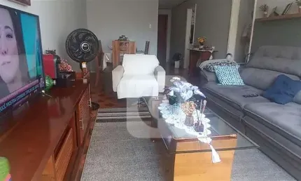 Espaçoso apartamento de 2  quartos na Rua Visconde de Itamaraty no Maracanã
