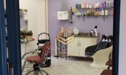 Casa Grande com salão comercial, suíte, edícula e churrasqueira!