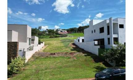 Terreno à Venda no Alphaville 3: 539 m² em Localização Privilegiada