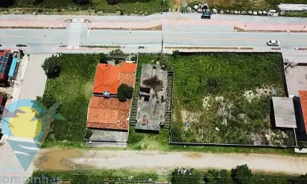 Terreno com obra iniciada á 360m da Praia de Mariscal