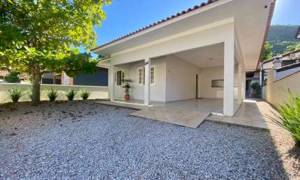 #V170 Casa á VENDA com 3 quartos em Bombas á 350m da Praia - (Exclusividade)