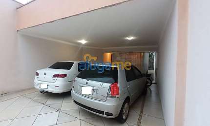 Casa com 3 dormitórios, 1 suíte, com edícula no fundo, cozinha com mobília