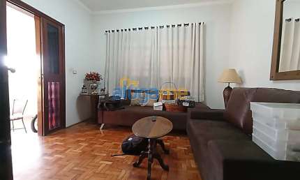 Casa com 2 dormitórios, piscina e churrasqueira próximo ao centro da cidade