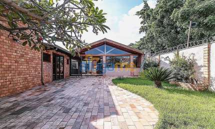Casa no Alto Rio Preto com 3 suítes, 4 vagas e varanda gourmet.