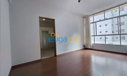 Apartamento na Vila Imperial com 3 dormitórios, 2 banheiros e 1 vaga de garagem.