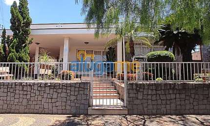 Casa com 4 dormitórios (1 suíte), 5 vagas e fino acabamento, no bairro Higienópolis