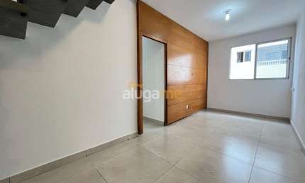 Apartamento cobertura no condomínio Spazio Rio Verde, com 03 dormitórios (01 suíte), elevador e varanda privativa com churrasqueira.