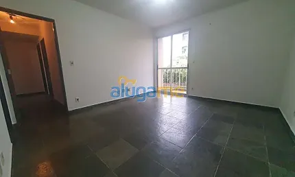 Apartamento na Vila Itália com 3 dormitórios (1 suíte), 1 vaga coberta e área de lazer.